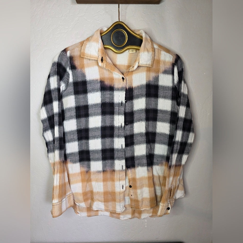 Daytrip Plaid Button-Up Shirt in Black And Bleach Size Medium